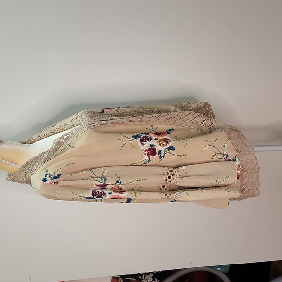 Size XL Floral rap cover up cardigan. C94 - Picture 3 of 9